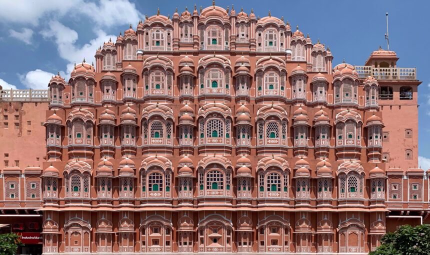 How Much Time Is Required to Visit Hawa Mahal?